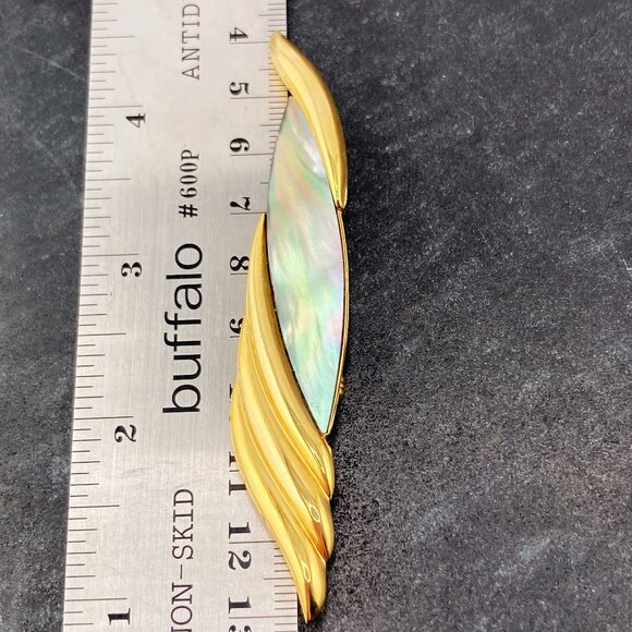 VINTAGE Gold tone metal and genuine abalone shell wavy shaped bar brooch pin - Picture 2 of 8